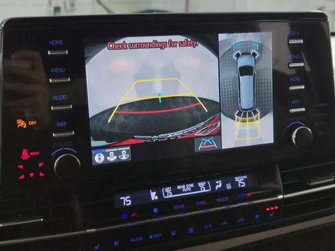 Used 2023 Toyota Sienna Platinum image 21