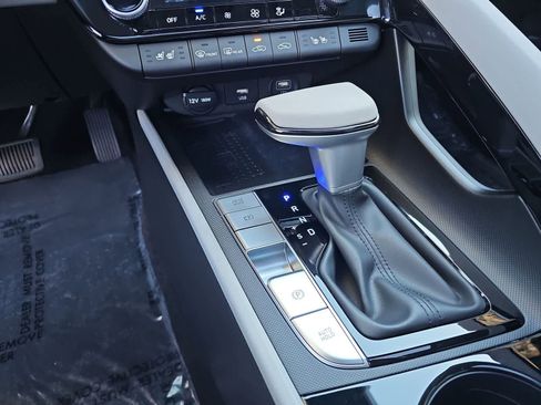 Certified 2023 Hyundai Elantra Limited image 21