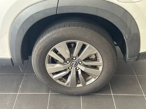 Used 2025 Nissan Pathfinder SV FWD image 5