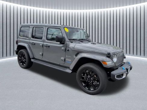 Certified 2022 Jeep Wrangler Unlimited Sahara w/ Cold Weather Group AWD/4WD image 5