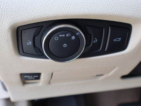 Used 2018 Lincoln Continental Select FWD image 18
