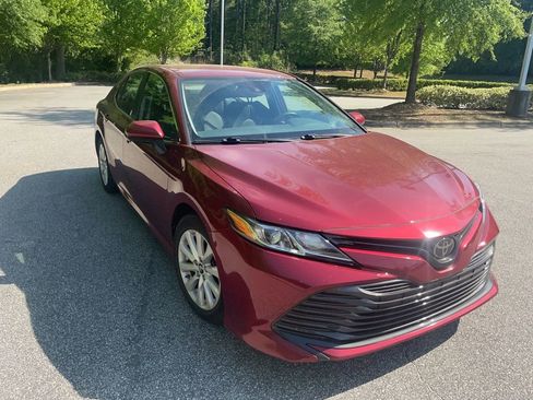 Used 2019 Toyota Camry LE image 5