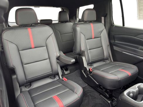 Used 2025 Chevrolet Traverse RS image 23