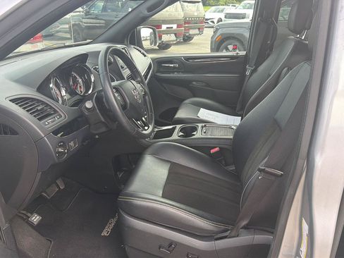 Used 2019 Dodge Grand Caravan SXT w/ Blacktop Package FWD image 10