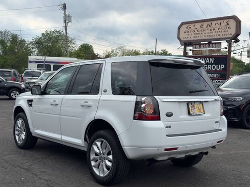 Used 2013 Land Rover LR2 HSE AWD/4WD image 4