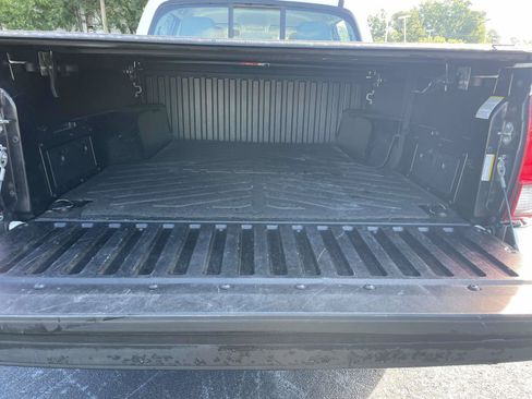 Used 2018 Toyota Tacoma SR w/ SR Convenience Package AWD/4WD image 10