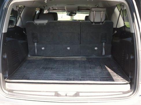 Used 2019 Chevrolet Suburban LT image 18