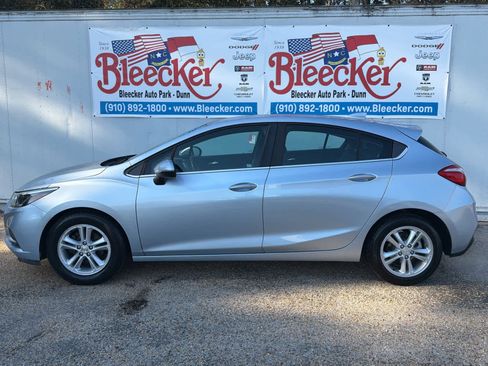 Used 2017 Chevrolet Cruze LT image 7