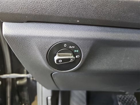 Used 2024 Volkswagen Jetta SE image 23