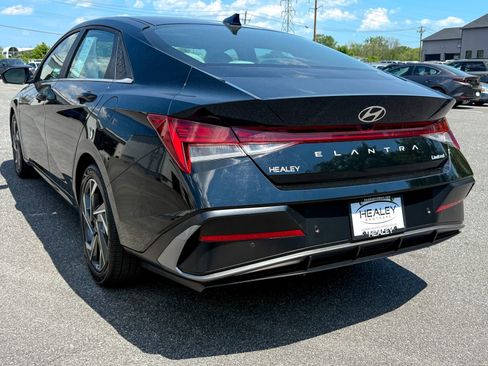 Used 2024 Hyundai Elantra Limited FWD image 5