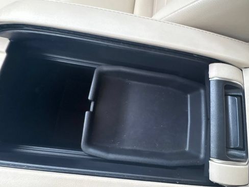 Used 2023 Toyota Highlander XLE AWD/4WD image 43