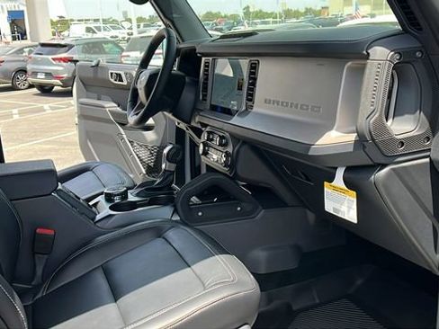 New 2026 Ford Bronco Outer Banks w/ Sasquatch Package AWD/4WD image 12