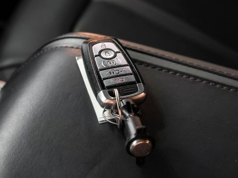 Used 2022 Ford F350 Platinum w/ FX4 Off-Road Package image 60