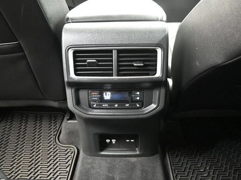 Used 2024 Volkswagen Atlas SEL AWD/4WD image 17