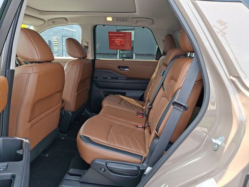 Certified 2023 Nissan Pathfinder Platinum w/ Cargo Package AWD/4WD image 12