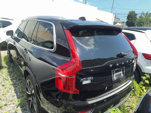 Certified 2022 Volvo XC90 T6 Momentum w/ Advanced Package image 7