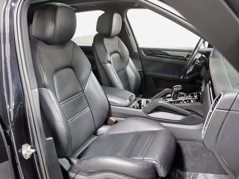 Used 2020 Porsche Cayenne image 26