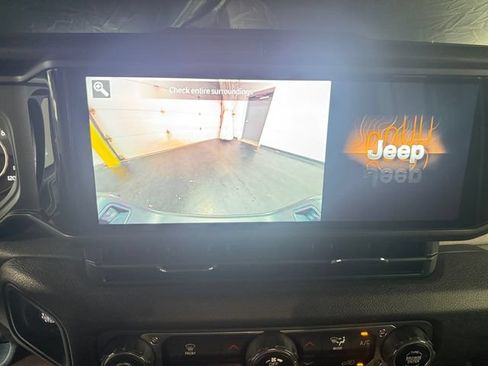 Used 2025 Jeep Gladiator Sport AWD/4WD image 17