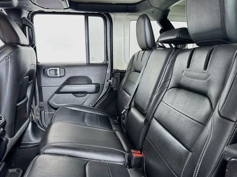 Used 2021 Jeep Wrangler Unlimited Sahara w/ Cold Weather Group AWD/4WD image 11