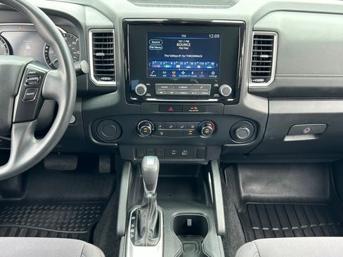 Used 2022 Nissan Frontier 2WD Crew Cab image 16