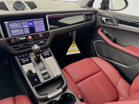 New 2026 Porsche Macan image 27