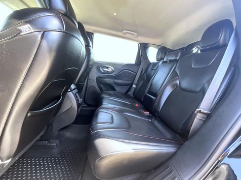 Used 2019 Jeep Cherokee Trailhawk w/ Cold Weather Group AWD/4WD image 21