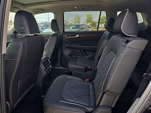 Certified 2025 Volkswagen Atlas SEL Premium R-Line AWD/4WD image 17