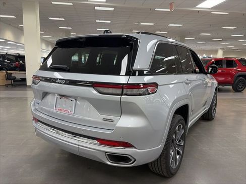 Used 2024 Jeep Grand Cherokee Overland w/ Advanced Protech Group III image 7