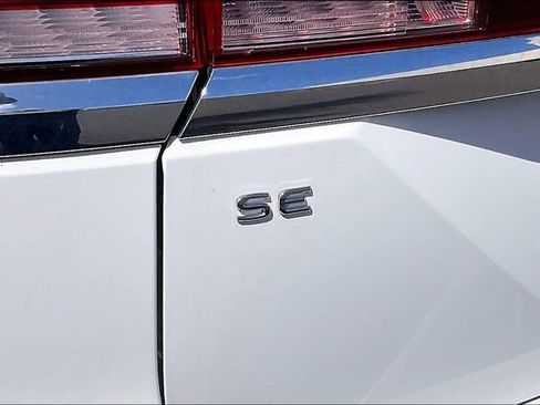 Used 2024 Volkswagen Atlas SE FWD image 29