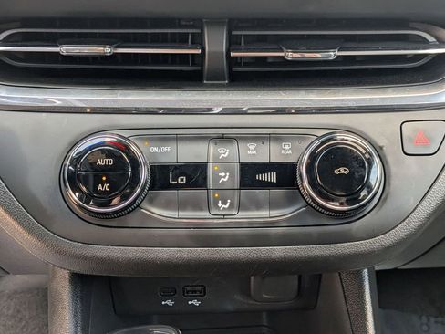 Used 2025 Buick Envista Preferred FWD image 27