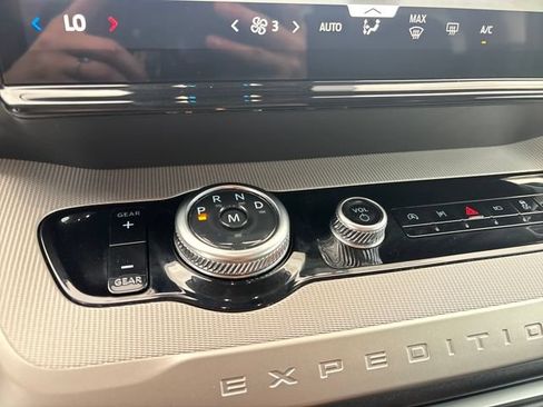 Used 2025 Ford Expedition Max Active AWD/4WD image 19