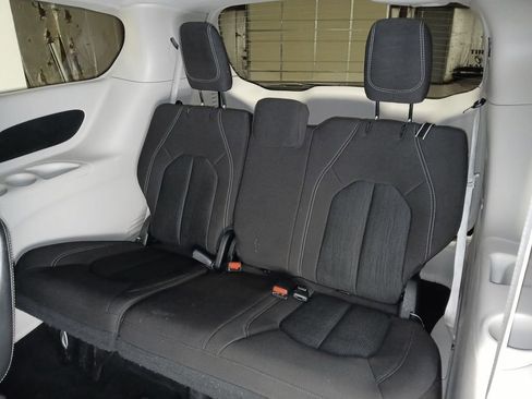 Used 2023 Chrysler Voyager LX image 15