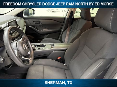 Used 2024 Nissan Rogue S FWD image 7