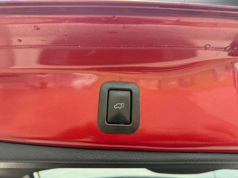Used 2019 Toyota Highlander SE AWD/4WD image 10