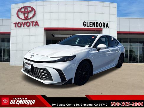 Used 2026 Toyota Camry SE w/ Multimedia Upgrade Package FWD image 5