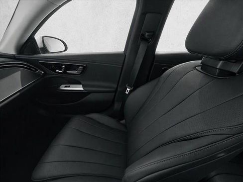 Used 2025 Mercedes-Benz E 350 Sedan image 19