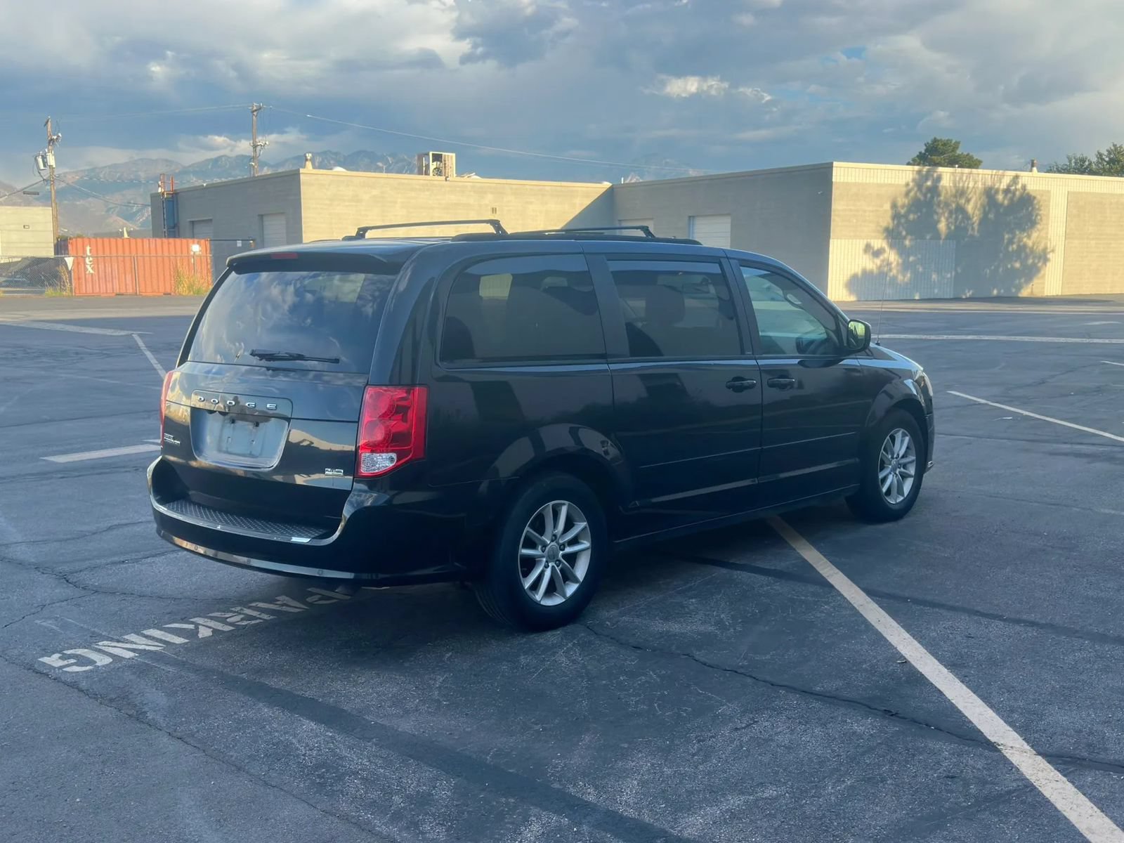 Used 2013 Dodge Grand Caravan SXT w/ Rear Park Assist Pkg FWD image 5