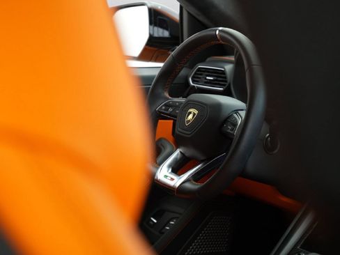Used 2022 Lamborghini Urus AWD/4WD image 49