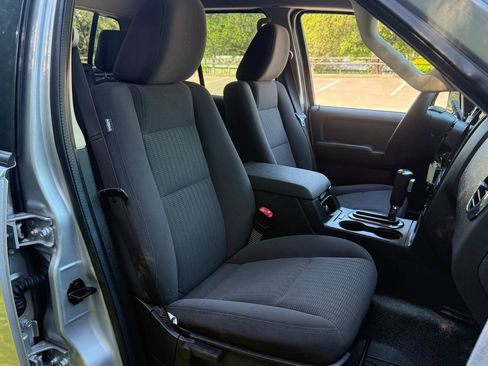Used 2010 Ford Explorer Sport Trac XLT RWD image 18