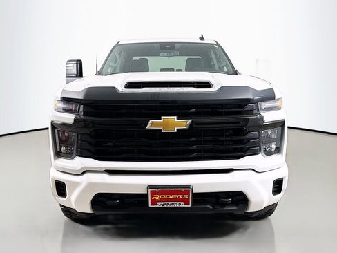 Used 2024 Chevrolet Silverado 3500 LT image 2
