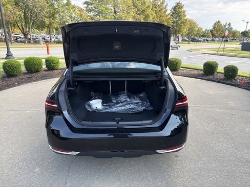 New 2026 BMW i5 eDrive40 image 24