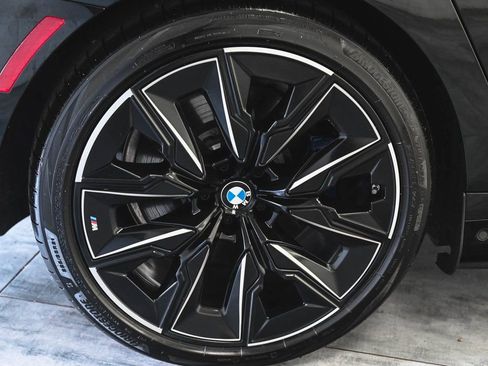 Used 2024 BMW i7 xDrive60 w/ Executive Package AWD/4WD image 7