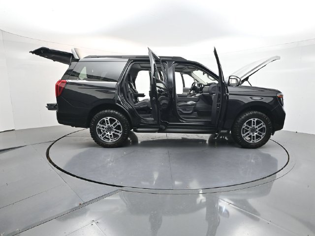 Used 2025 Ford Expedition Active AWD/4WD image 61