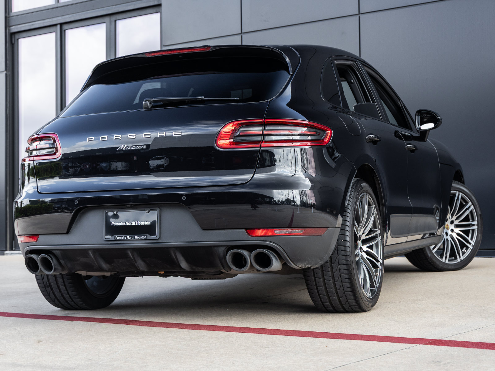 Used 2018 Porsche Macan Sport Edition AWD/4WD image 11