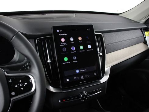 New 2026 Volvo XC90 T8 Plus w/ Protection Package image 6