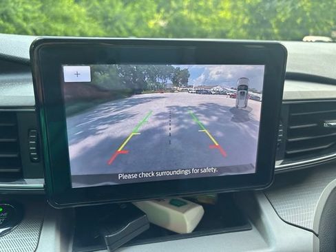 Used 2021 Ford Explorer XLT w/ Equipment Group 202A AWD/4WD image 18