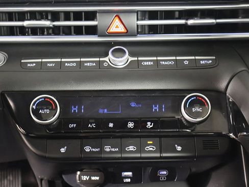 Used 2025 Hyundai Elantra Limited FWD image 45