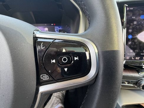 Used 2023 Volvo XC60 B5 Plus AWD/4WD image 16