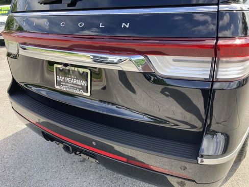 Used 2024 Lincoln Navigator L Reserve AWD/4WD image 4