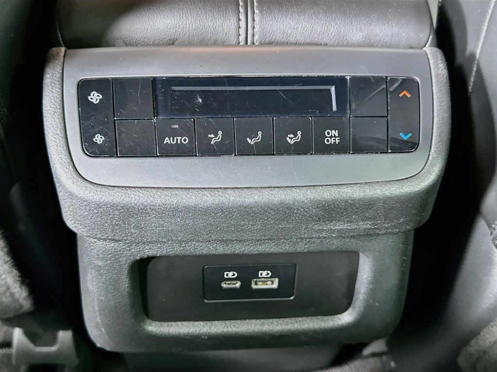 Used 2024 Nissan Pathfinder SL AWD/4WD image 25